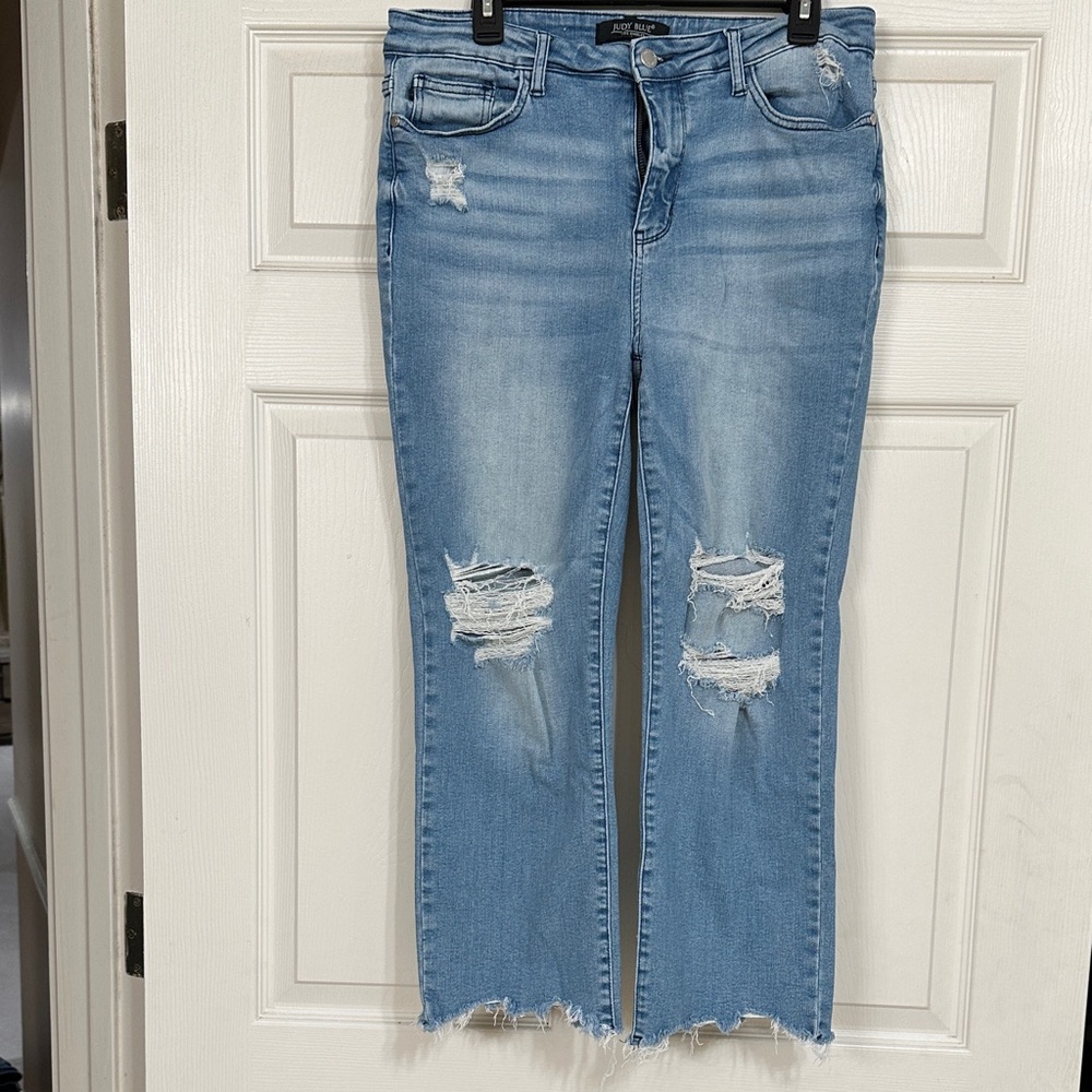 Judy Blue Light Blue Distressed Cropped Jeans